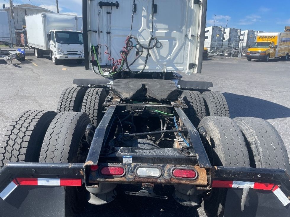 Sleeper Tractor-Heavy Duty Tractors-Freightliner-2020-T12664ST-Spokane Valley-WA-692,729\n\t\tmiles-$ 49,500 - Image 6