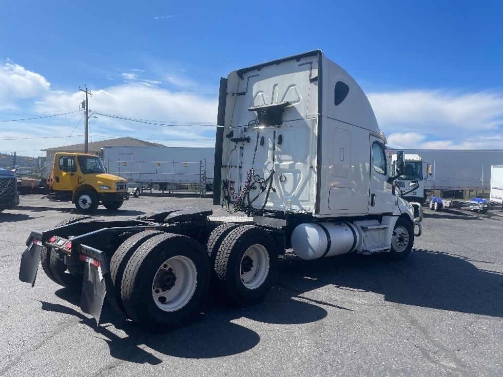 Sleeper Tractor-Heavy Duty Tractors-Freightliner-2020-T12664ST-Spokane Valley-WA-692,729\n\t\tmiles-$ 49,500 - Image 7