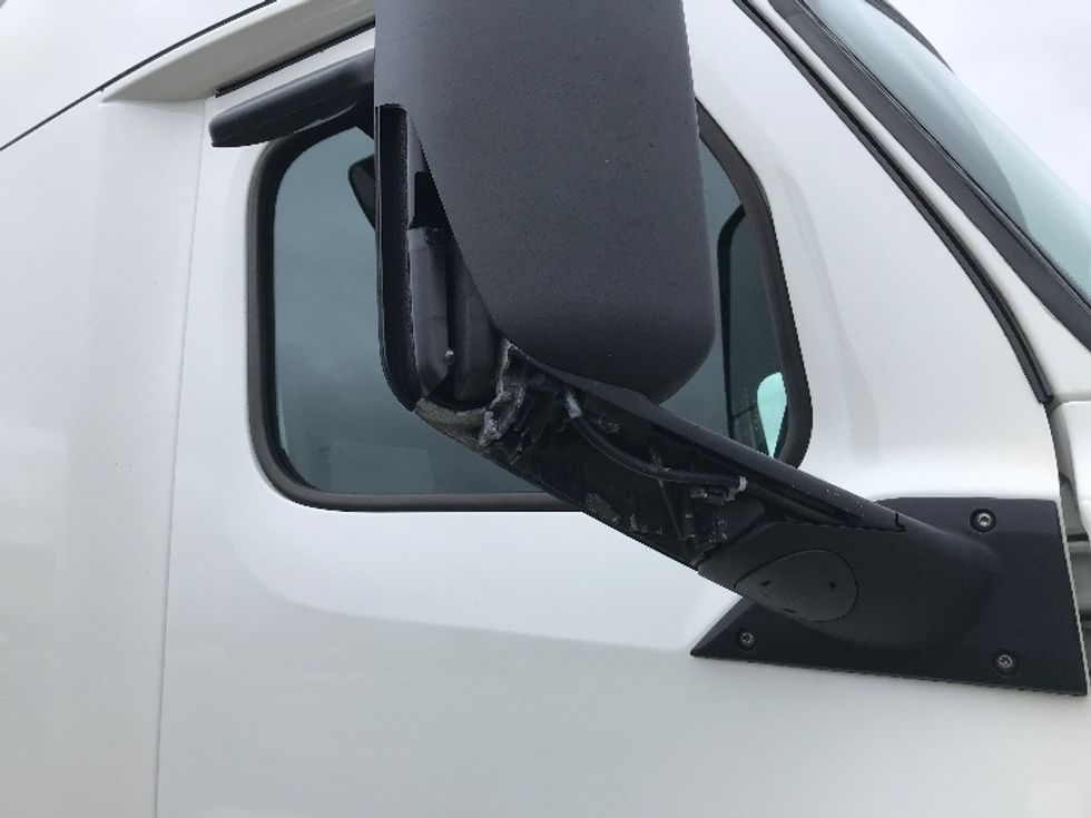 Sleeper Tractor-Heavy Duty Tractors-Freightliner-2020-T12664ST-Ste-Foy-PQ-834,577\n\t\tkm-$ 76,250 - Image 23