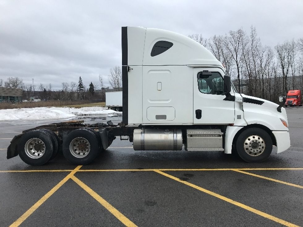 Sleeper Tractor-Heavy Duty Tractors-Freightliner-2020-T12664ST-Ste-Foy-PQ-834,577\n\t\tkm-$ 76,250 - Image 8