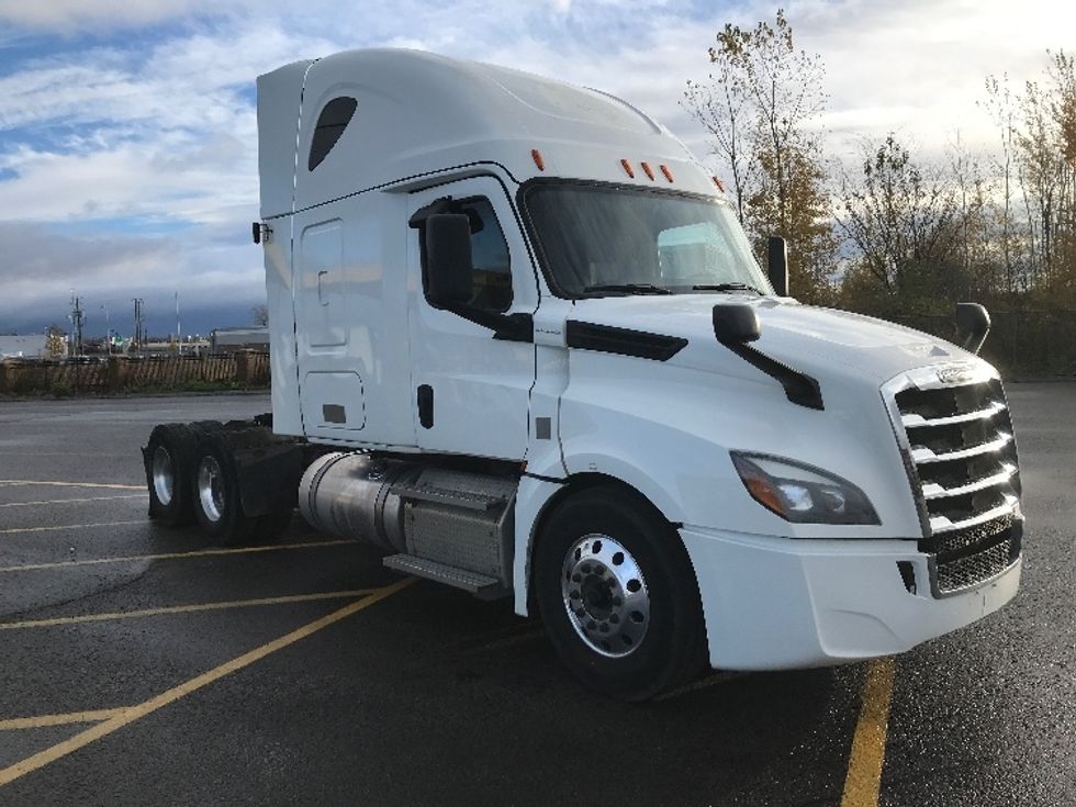 Sleeper Tractor-Heavy Duty Tractors-Freightliner-2020-T12664ST-Ste-Foy-PQ-924,147\n\t\tkm-$ 70,250 - Image 1