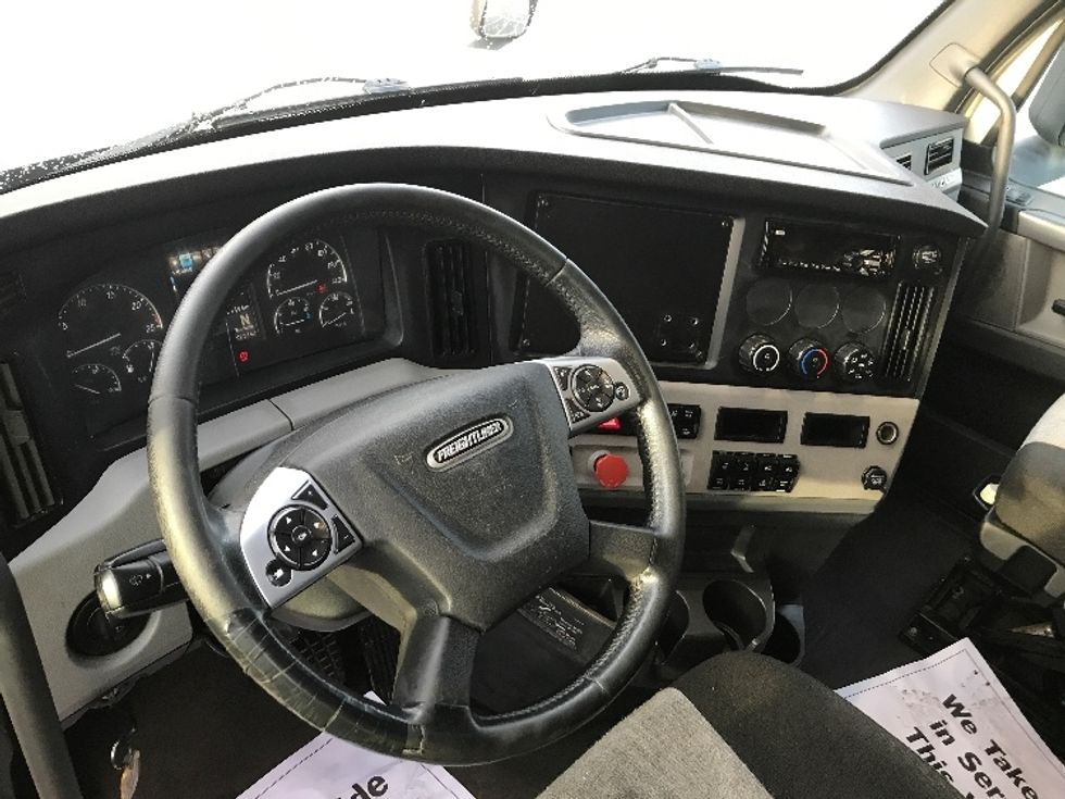 Sleeper Tractor-Heavy Duty Tractors-Freightliner-2020-T12664ST-Ste-Foy-PQ-924,147\n\t\tkm-$ 70,250 - Image 10