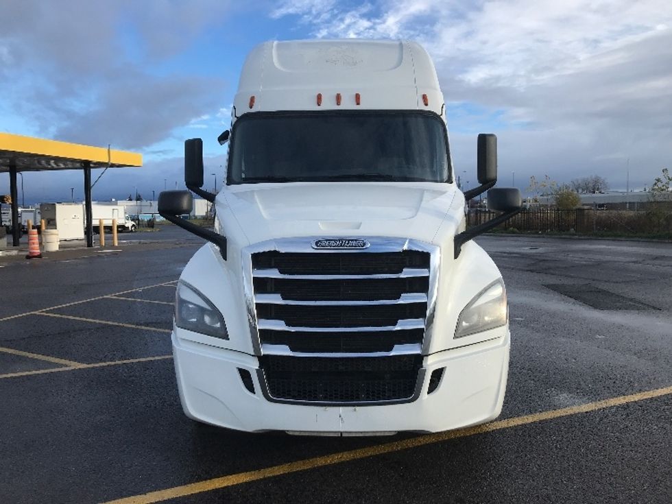 Sleeper Tractor-Heavy Duty Tractors-Freightliner-2020-T12664ST-Ste-Foy-PQ-924,147\n\t\tkm-$ 70,250 - Image 2