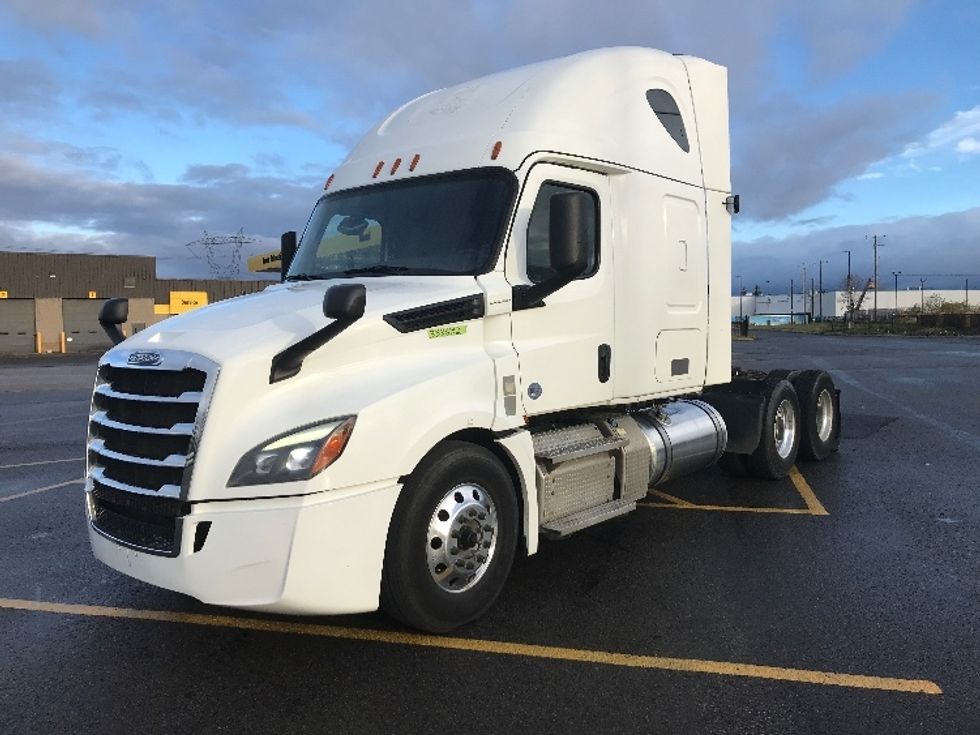 Sleeper Tractor-Heavy Duty Tractors-Freightliner-2020-T12664ST-Ste-Foy-PQ-924,147\n\t\tkm-$ 70,250 - Image 3