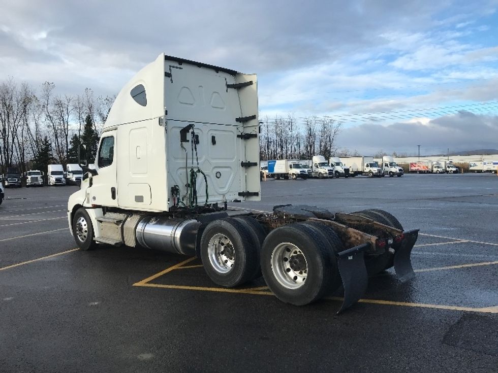 Sleeper Tractor-Heavy Duty Tractors-Freightliner-2020-T12664ST-Ste-Foy-PQ-924,147\n\t\tkm-$ 70,250 - Image 5