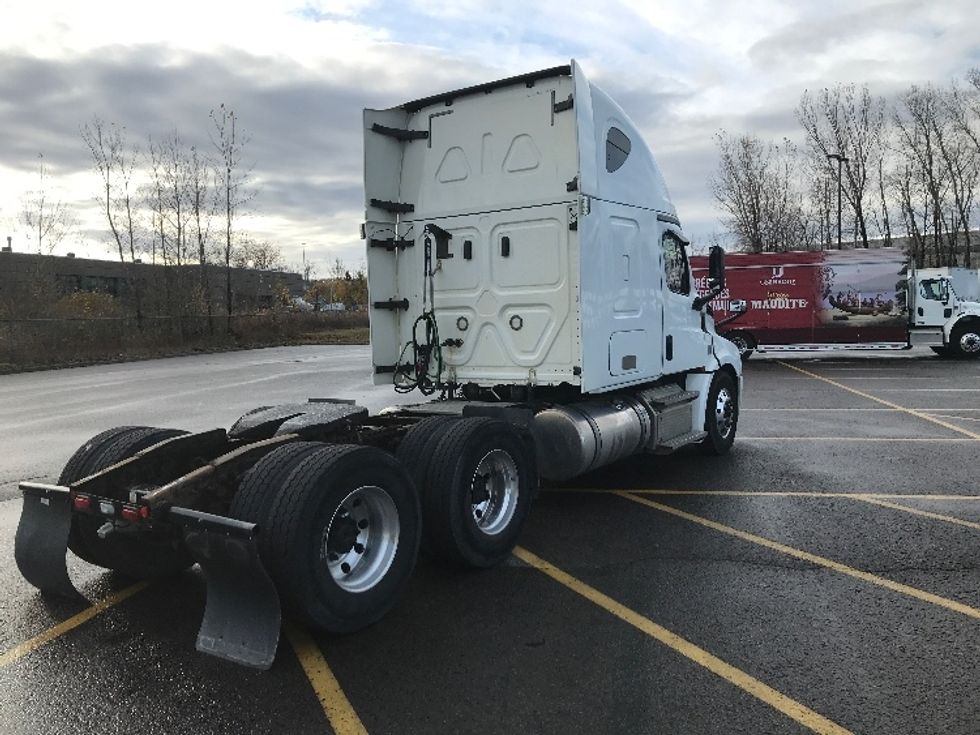 Sleeper Tractor-Heavy Duty Tractors-Freightliner-2020-T12664ST-Ste-Foy-PQ-924,147\n\t\tkm-$ 70,250 - Image 7