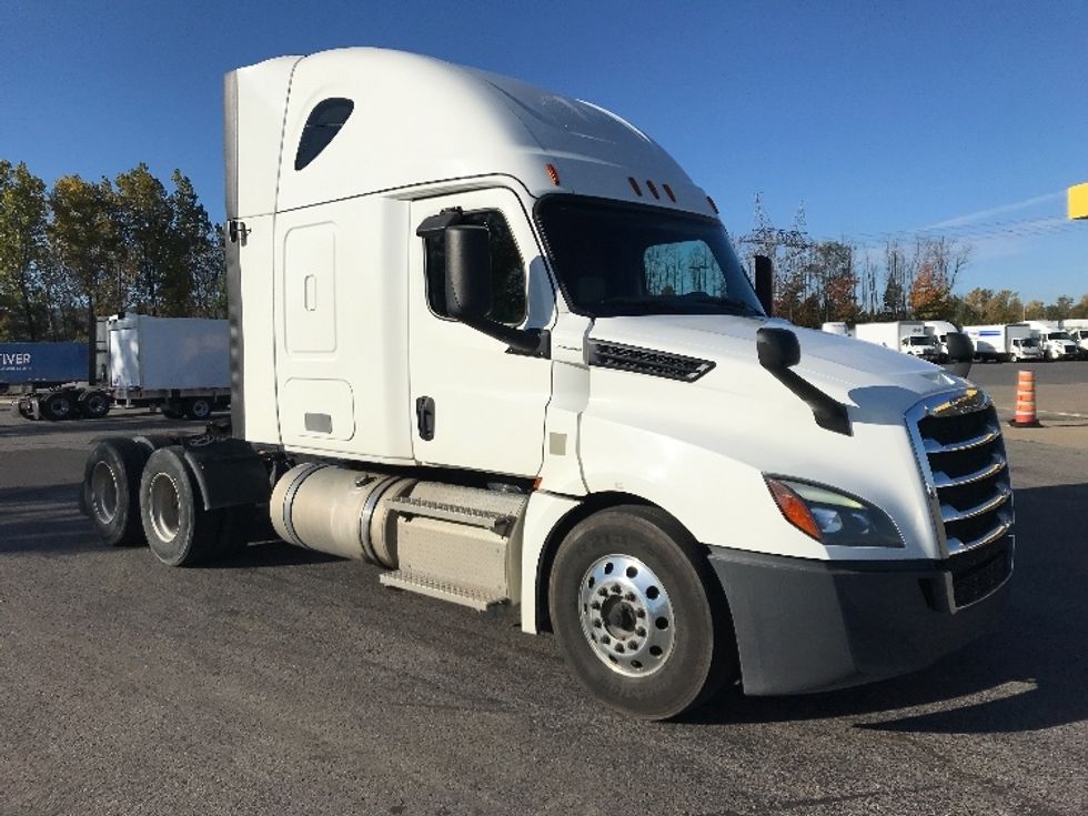 Sleeper Tractor-Heavy Duty Tractors-Freightliner-2020-T12664ST-Ste-Foy-PQ-929,166\n\t\tkm-$ 71,500 - Image 1