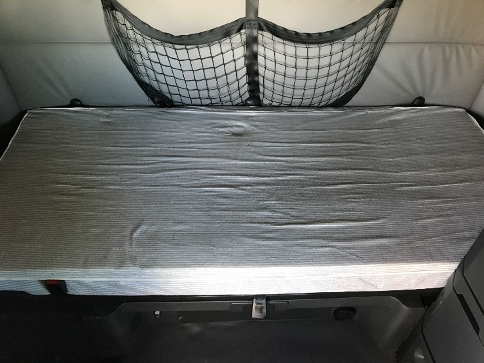 Sleeper Tractor-Heavy Duty Tractors-Freightliner-2020-T12664ST-Ste-Foy-PQ-929,166\n\t\tkm-$ 71,500 - Image 17