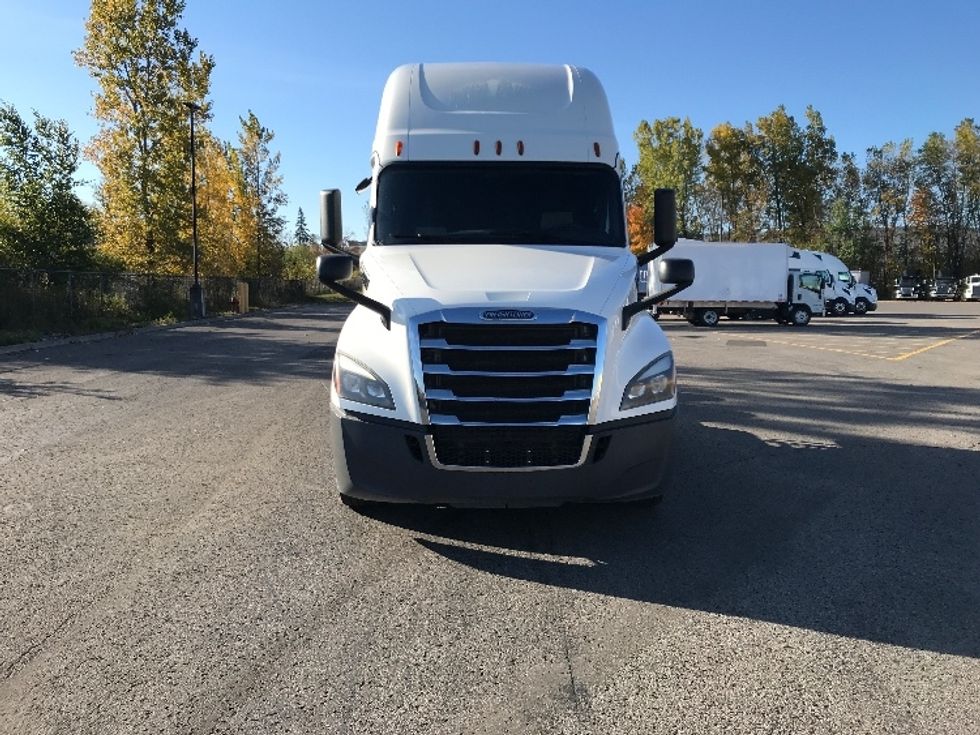 Sleeper Tractor-Heavy Duty Tractors-Freightliner-2020-T12664ST-Ste-Foy-PQ-929,166\n\t\tkm-$ 71,500 - Image 2