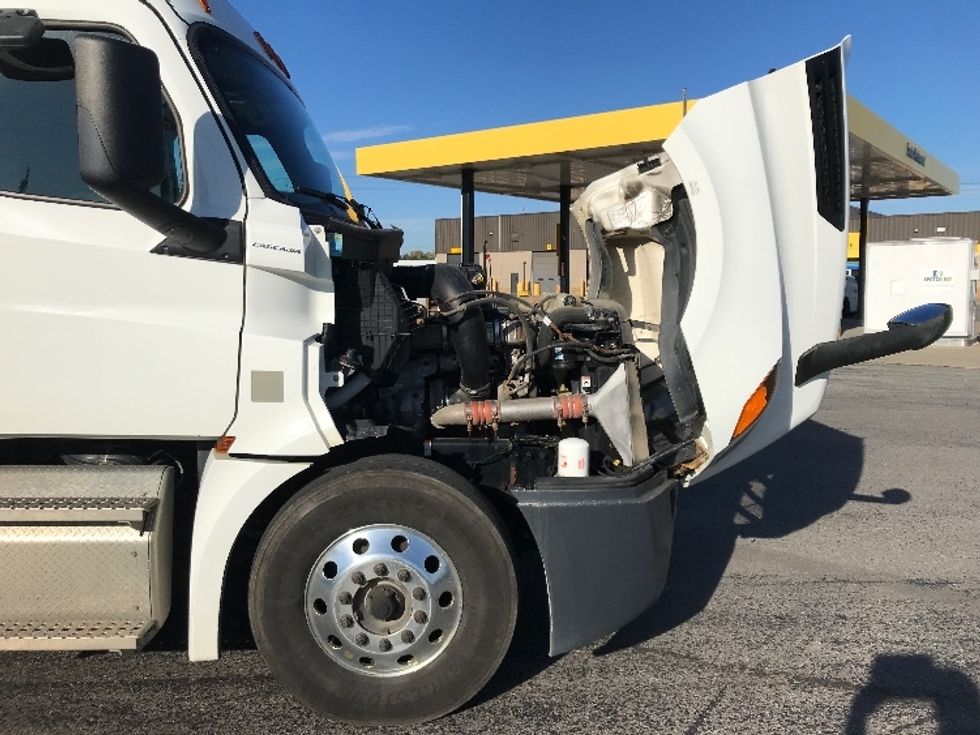 Sleeper Tractor-Heavy Duty Tractors-Freightliner-2020-T12664ST-Ste-Foy-PQ-929,166\n\t\tkm-$ 71,500 - Image 20