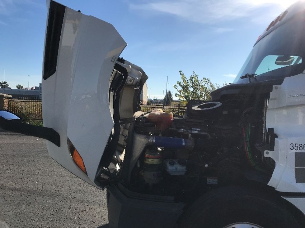 Sleeper Tractor-Heavy Duty Tractors-Freightliner-2020-T12664ST-Ste-Foy-PQ-929,166\n\t\tkm-$ 71,500 - Image 21