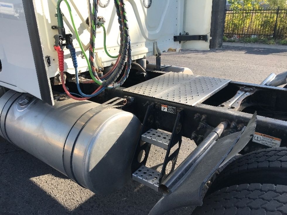 Sleeper Tractor-Heavy Duty Tractors-Freightliner-2020-T12664ST-Ste-Foy-PQ-929,166\n\t\tkm-$ 71,500 - Image 22