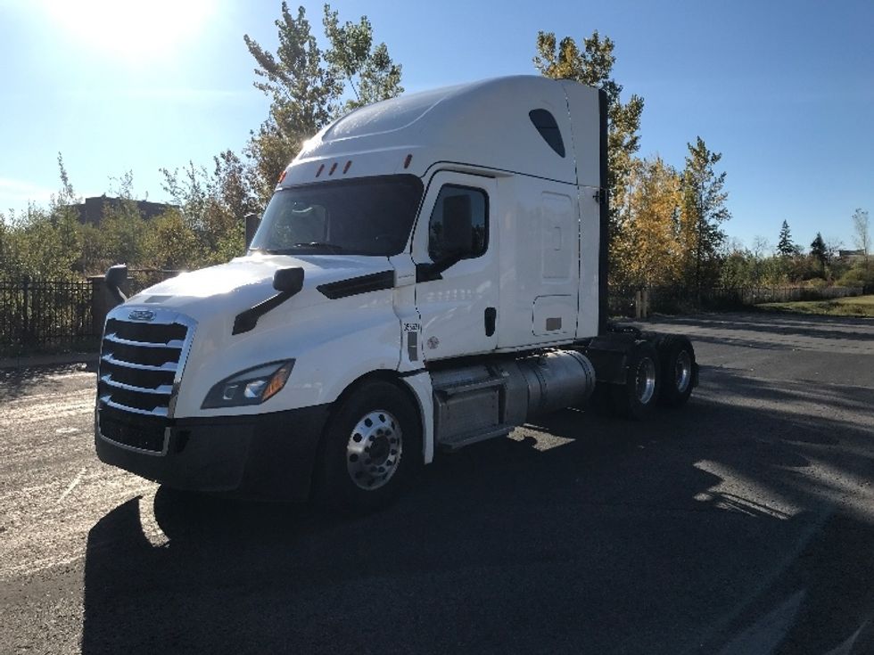 Sleeper Tractor-Heavy Duty Tractors-Freightliner-2020-T12664ST-Ste-Foy-PQ-929,166\n\t\tkm-$ 71,500 - Image 3