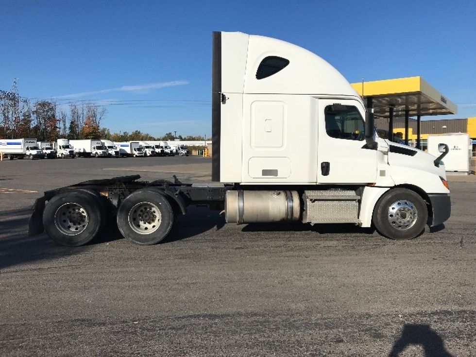 Sleeper Tractor-Heavy Duty Tractors-Freightliner-2020-T12664ST-Ste-Foy-PQ-929,166\n\t\tkm-$ 71,500 - Image 8
