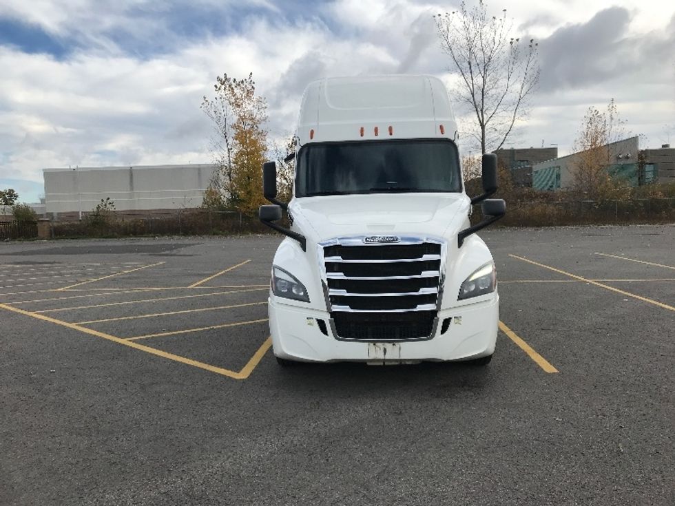 Sleeper Tractor-Heavy Duty Tractors-Freightliner-2020-T12664ST-Ste-Foy-PQ-944,636\n\t\tkm-$ 69,750 - Image 2