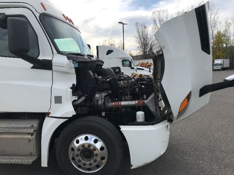 Sleeper Tractor-Heavy Duty Tractors-Freightliner-2020-T12664ST-Ste-Foy-PQ-944,636\n\t\tkm-$ 69,750 - Image 20