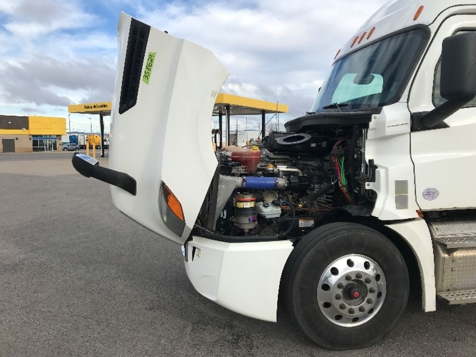 Sleeper Tractor-Heavy Duty Tractors-Freightliner-2020-T12664ST-Ste-Foy-PQ-944,636\n\t\tkm-$ 69,750 - Image 21