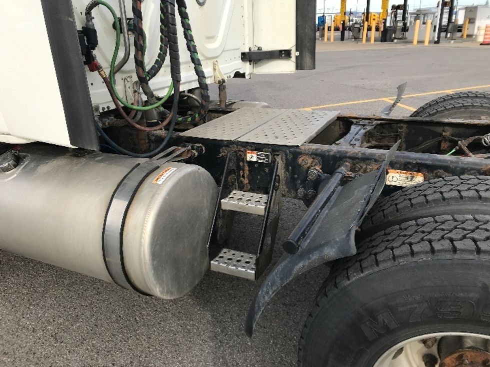 Sleeper Tractor-Heavy Duty Tractors-Freightliner-2020-T12664ST-Ste-Foy-PQ-944,636\n\t\tkm-$ 69,750 - Image 22