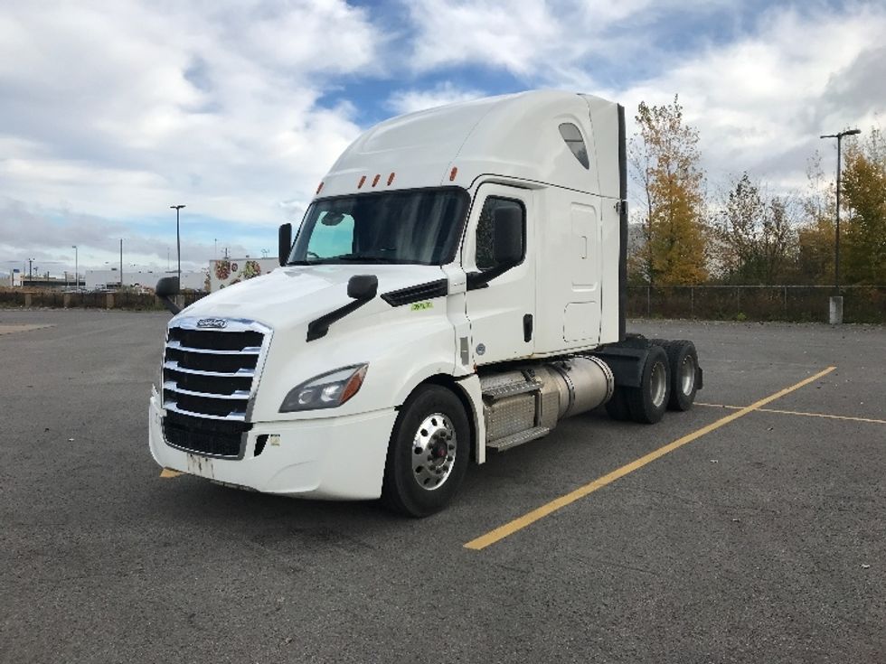 Sleeper Tractor-Heavy Duty Tractors-Freightliner-2020-T12664ST-Ste-Foy-PQ-944,636\n\t\tkm-$ 69,750 - Image 3