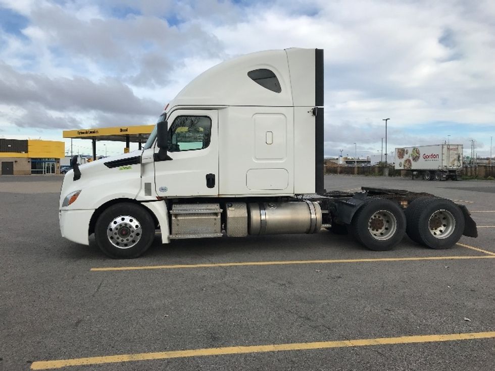 Sleeper Tractor-Heavy Duty Tractors-Freightliner-2020-T12664ST-Ste-Foy-PQ-944,636\n\t\tkm-$ 69,750 - Image 4