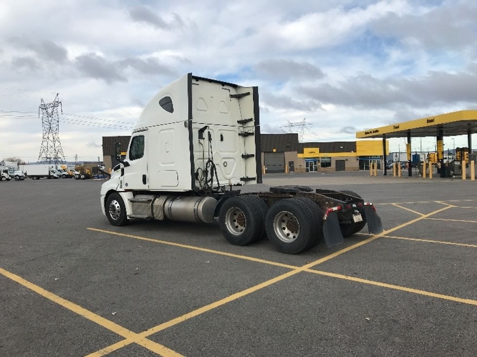 Sleeper Tractor-Heavy Duty Tractors-Freightliner-2020-T12664ST-Ste-Foy-PQ-944,636\n\t\tkm-$ 69,750 - Image 5
