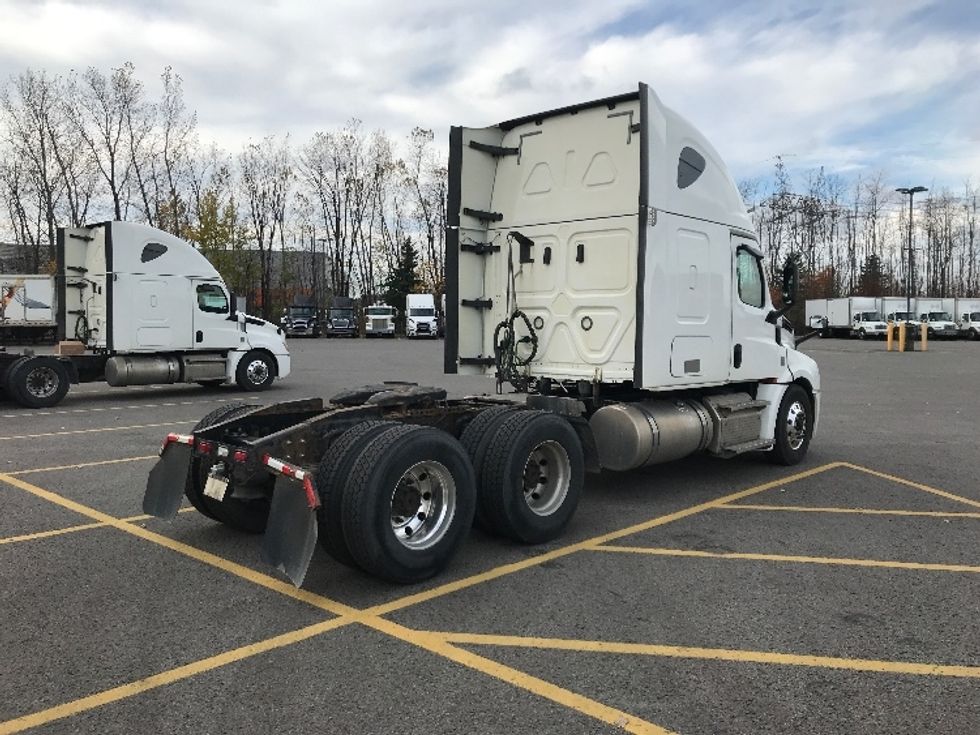 Sleeper Tractor-Heavy Duty Tractors-Freightliner-2020-T12664ST-Ste-Foy-PQ-944,636\n\t\tkm-$ 69,750 - Image 7