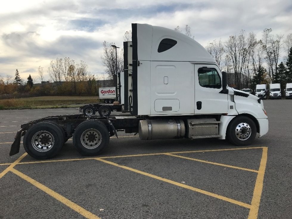 Sleeper Tractor-Heavy Duty Tractors-Freightliner-2020-T12664ST-Ste-Foy-PQ-944,636\n\t\tkm-$ 69,750 - Image 8
