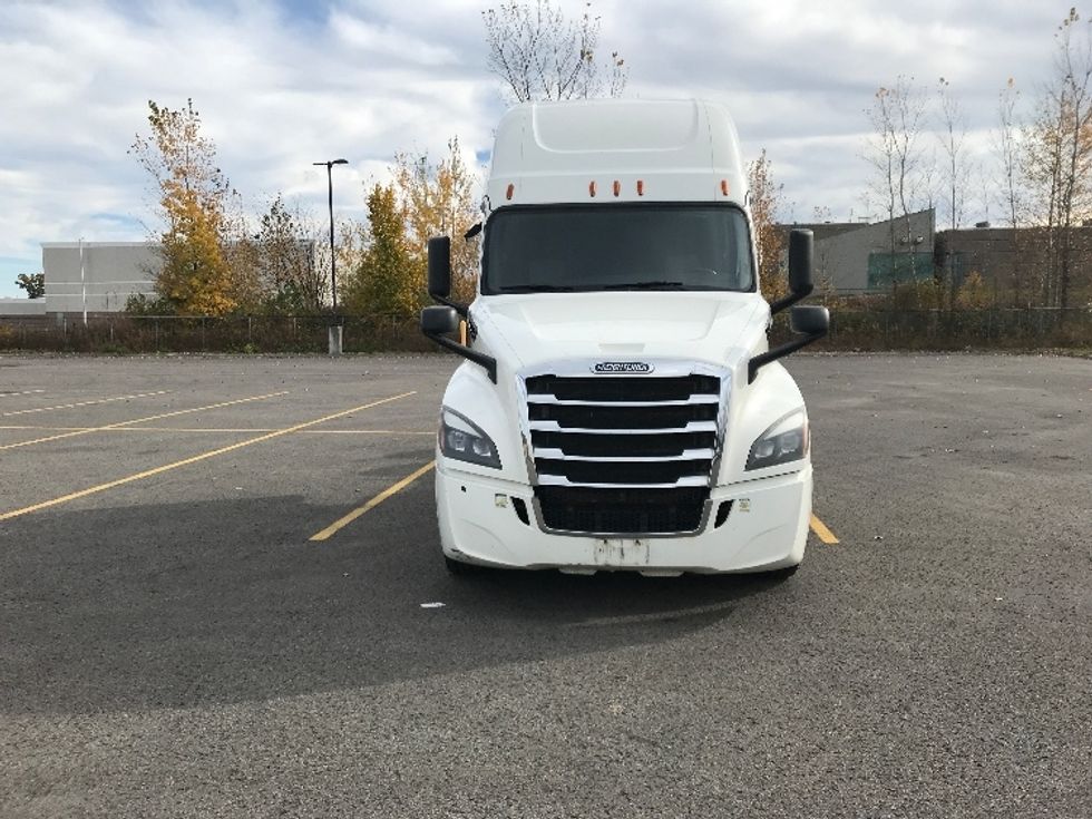 Sleeper Tractor-Heavy Duty Tractors-Freightliner-2020-T12664ST-Ste-Foy-PQ-945,634\n\t\tkm-$ 69,750 - Image 2