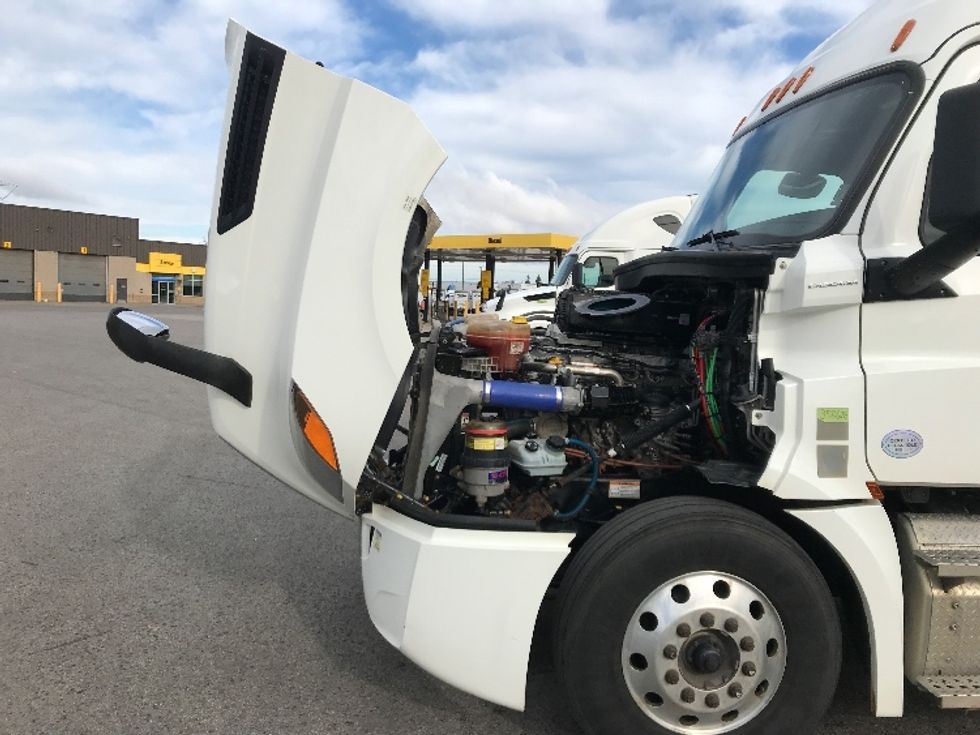 Sleeper Tractor-Heavy Duty Tractors-Freightliner-2020-T12664ST-Ste-Foy-PQ-945,634\n\t\tkm-$ 69,750 - Image 21