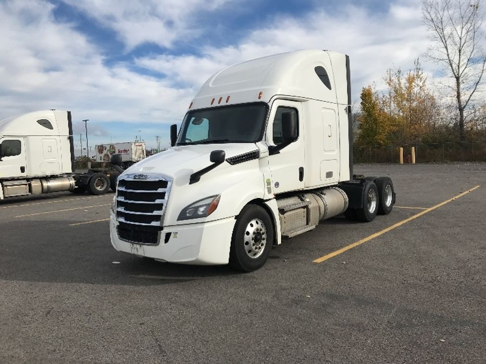 Sleeper Tractor-Heavy Duty Tractors-Freightliner-2020-T12664ST-Ste-Foy-PQ-945,634\n\t\tkm-$ 69,750 - Image 3
