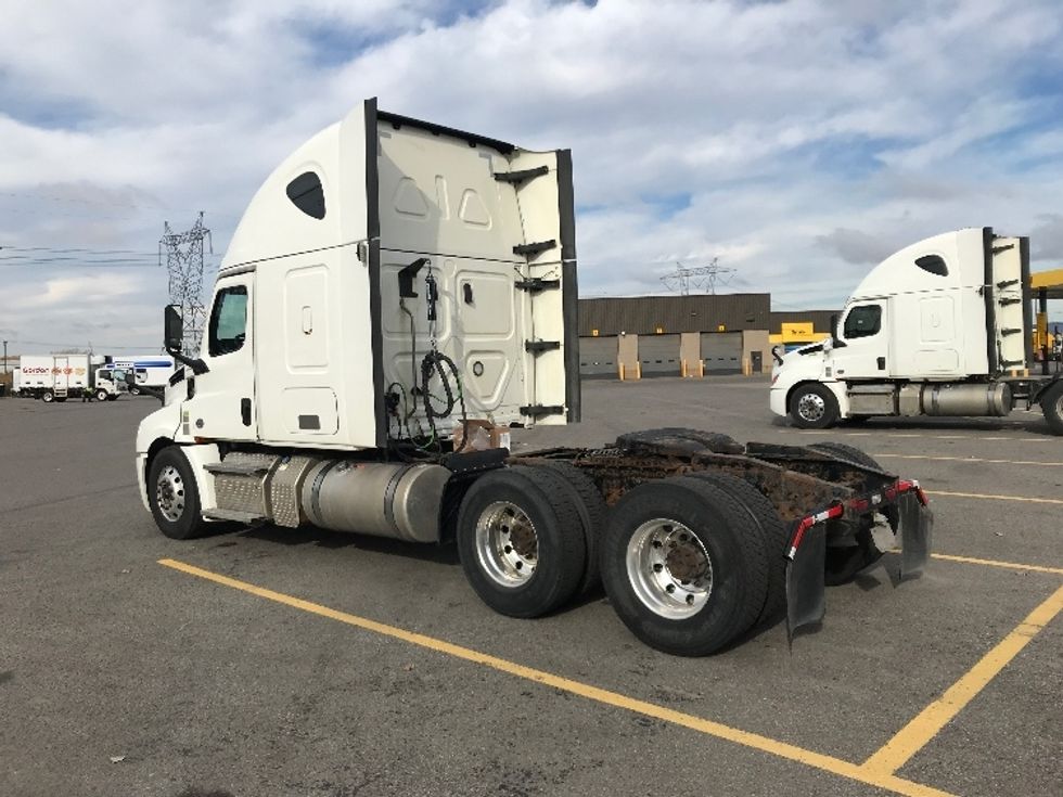 Sleeper Tractor-Heavy Duty Tractors-Freightliner-2020-T12664ST-Ste-Foy-PQ-945,634\n\t\tkm-$ 69,750 - Image 5