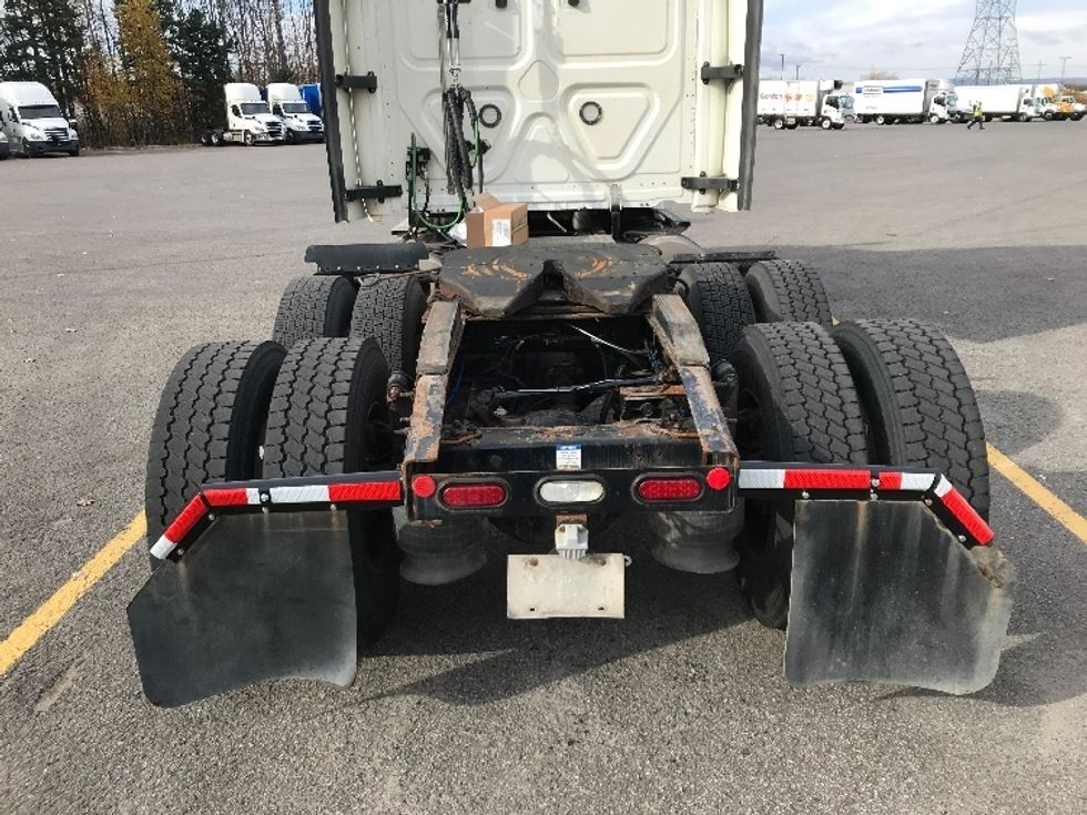 Sleeper Tractor-Heavy Duty Tractors-Freightliner-2020-T12664ST-Ste-Foy-PQ-945,634\n\t\tkm-$ 69,750 - Image 6