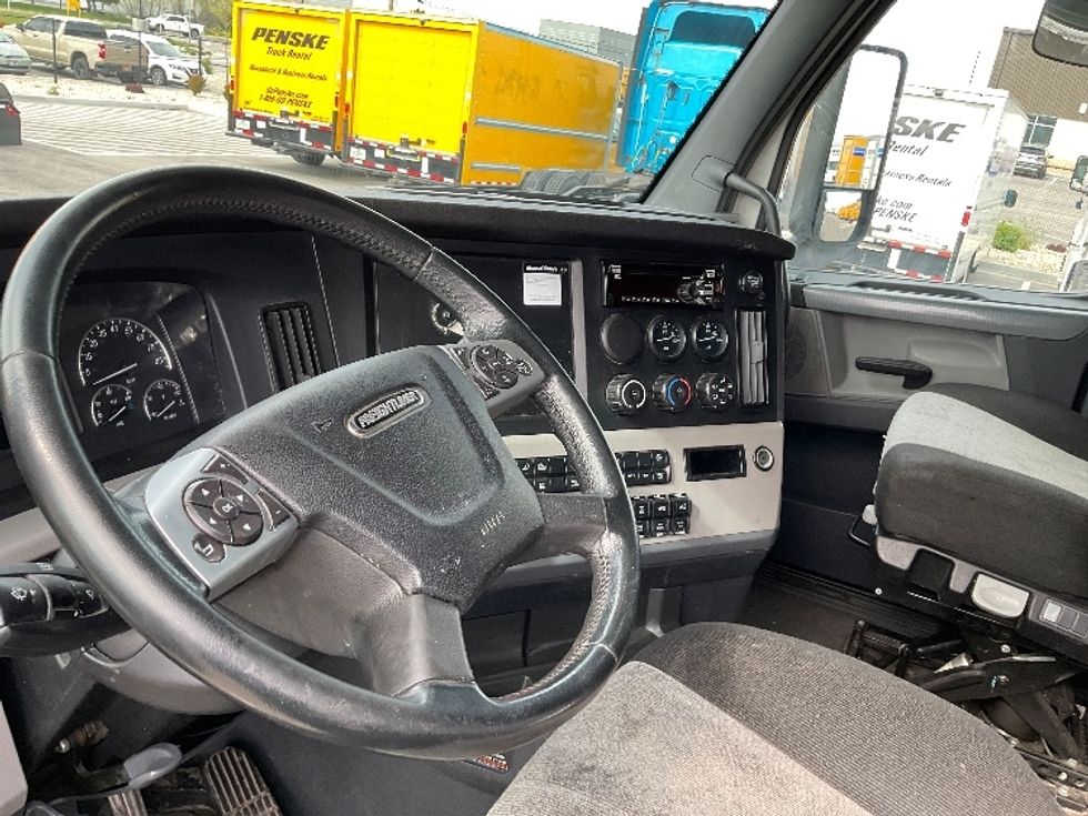 Sleeper Tractor-Heavy Duty Tractors-Freightliner-2020-T12664ST-Stockton-CA-582,890\n\t\tmiles-$ 55,500 - Image 10