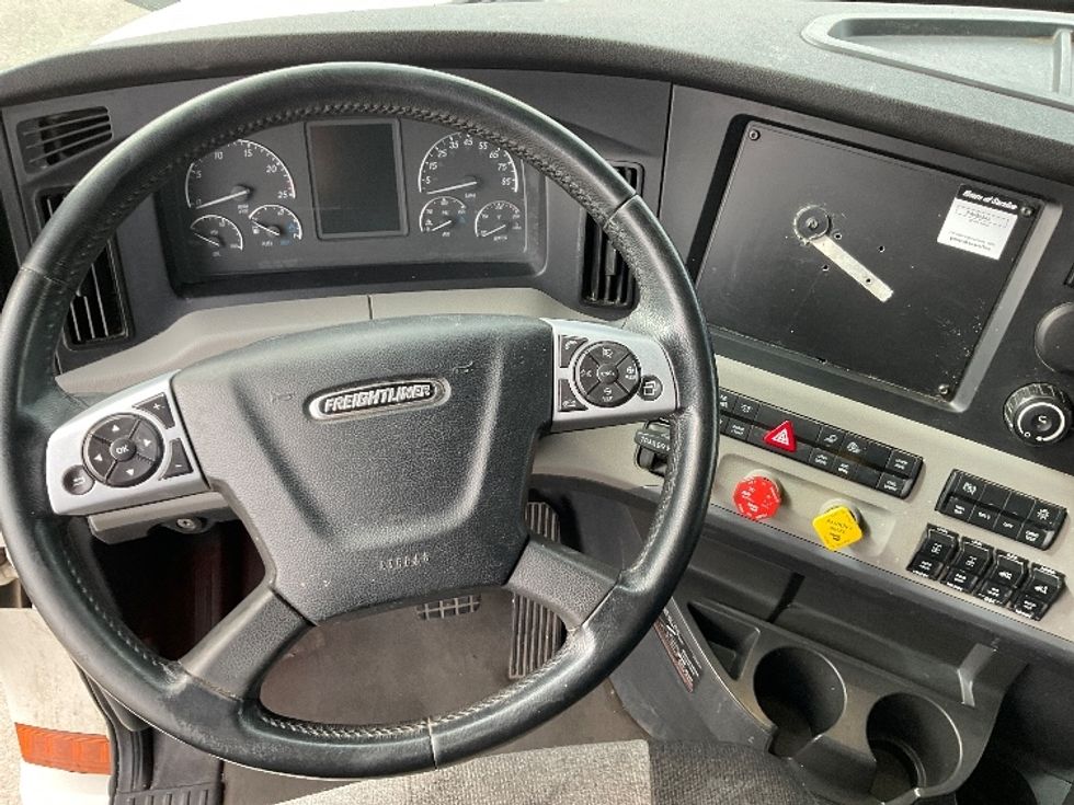 Sleeper Tractor-Heavy Duty Tractors-Freightliner-2020-T12664ST-Stockton-CA-582,890\n\t\tmiles-$ 55,500 - Image 11