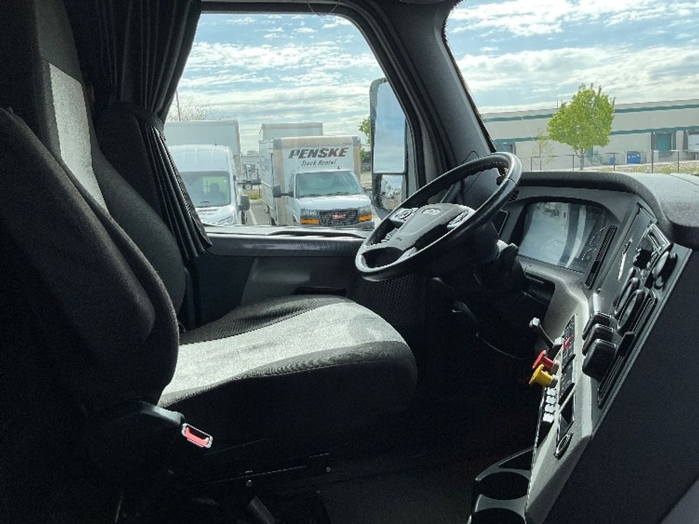 Sleeper Tractor-Heavy Duty Tractors-Freightliner-2020-T12664ST-Stockton-CA-582,890\n\t\tmiles-$ 55,500 - Image 15