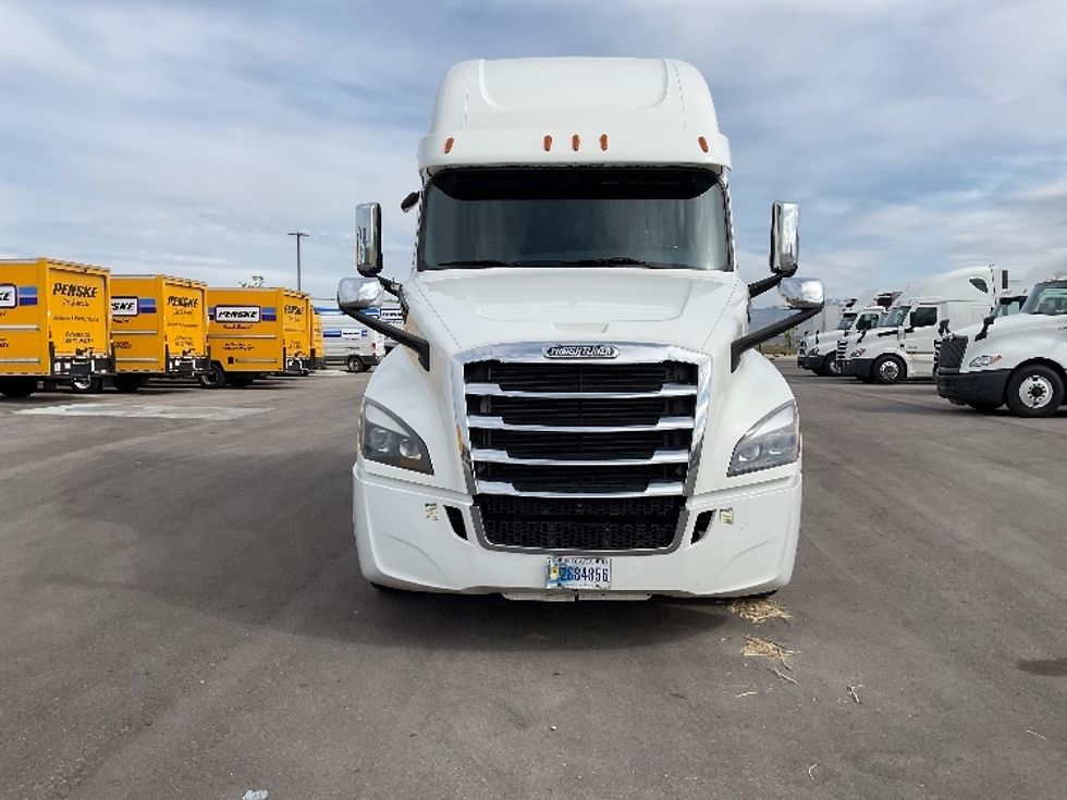 Sleeper Tractor-Heavy Duty Tractors-Freightliner-2020-T12664ST-Stockton-CA-582,890\n\t\tmiles-$ 55,500 - Image 2