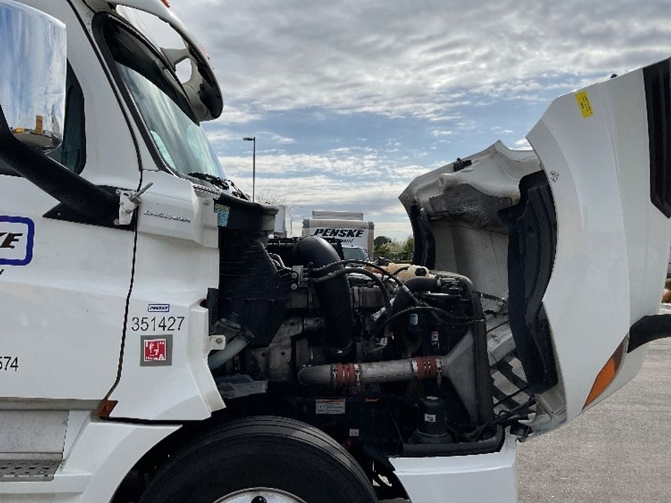 Sleeper Tractor-Heavy Duty Tractors-Freightliner-2020-T12664ST-Stockton-CA-582,890\n\t\tmiles-$ 55,500 - Image 20