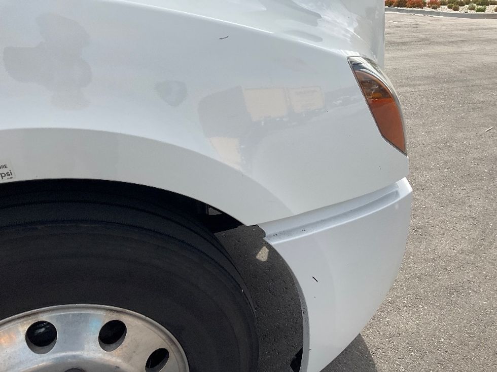 Sleeper Tractor-Heavy Duty Tractors-Freightliner-2020-T12664ST-Stockton-CA-582,890\n\t\tmiles-$ 55,500 - Image 23