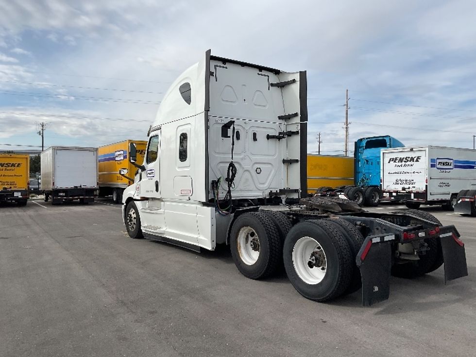 Sleeper Tractor-Heavy Duty Tractors-Freightliner-2020-T12664ST-Stockton-CA-582,890\n\t\tmiles-$ 55,500 - Image 5