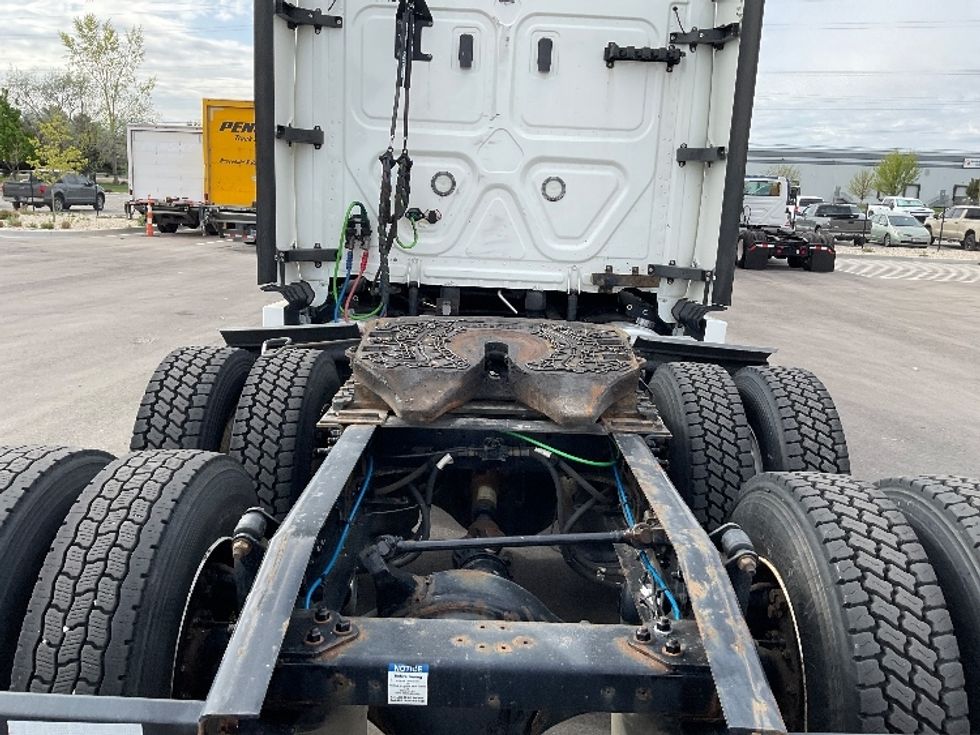 Sleeper Tractor-Heavy Duty Tractors-Freightliner-2020-T12664ST-Stockton-CA-582,890\n\t\tmiles-$ 55,500 - Image 6