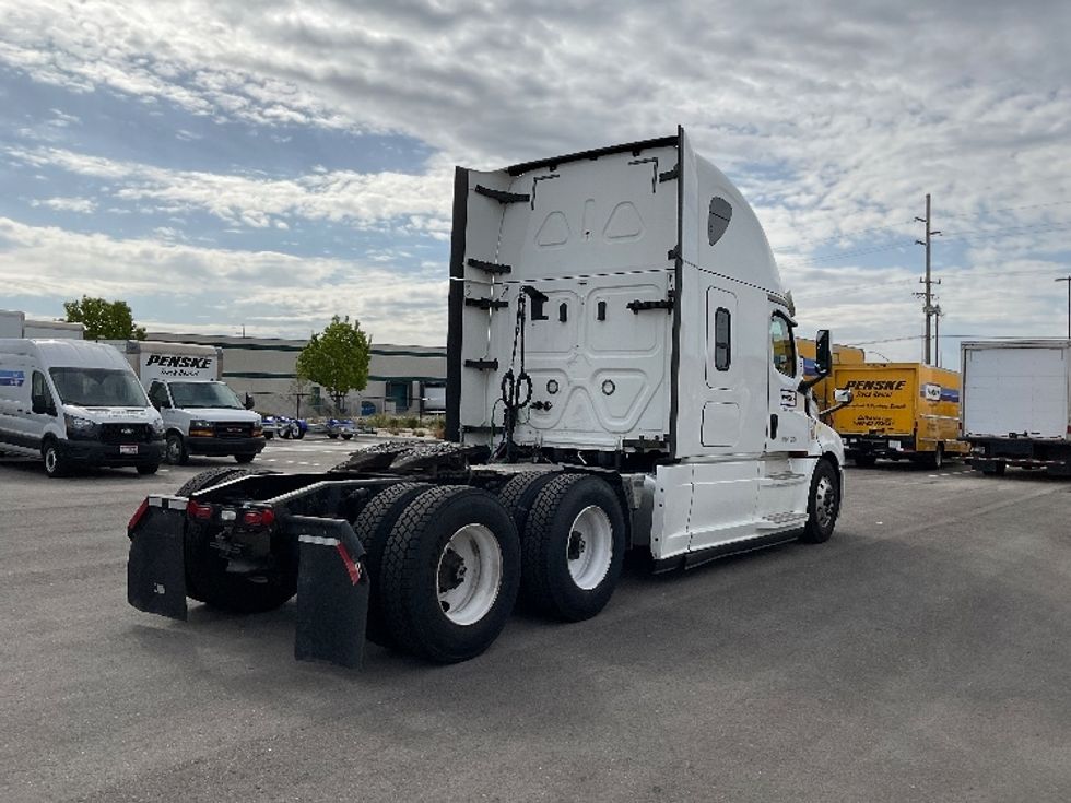 Sleeper Tractor-Heavy Duty Tractors-Freightliner-2020-T12664ST-Stockton-CA-582,890\n\t\tmiles-$ 55,500 - Image 7