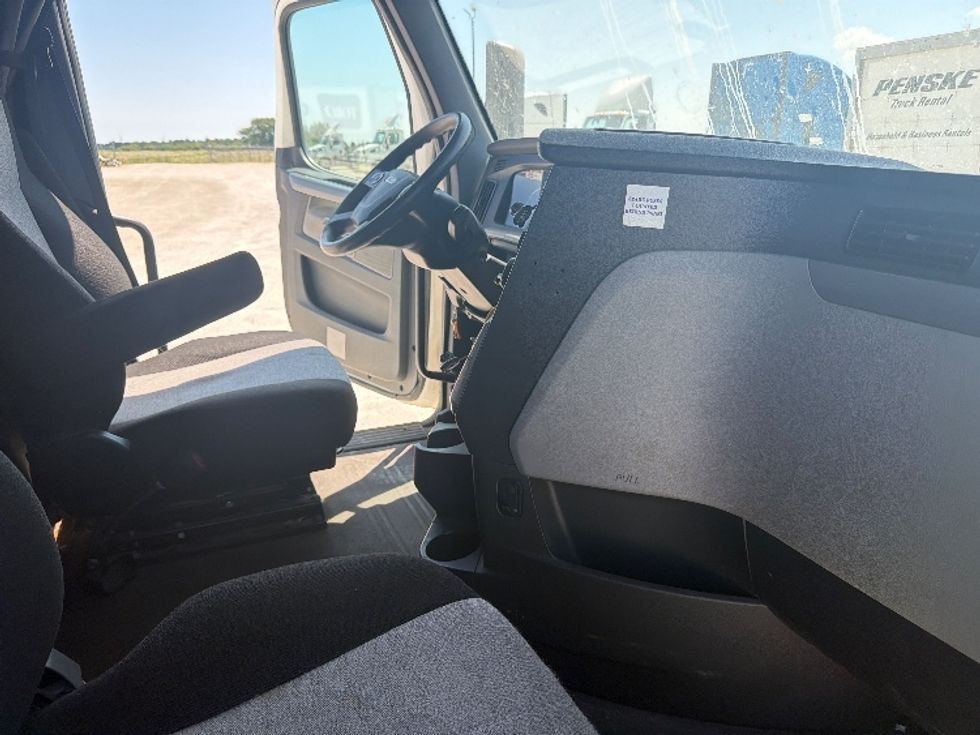 Sleeper Tractor-Heavy Duty Tractors-Freightliner-2020-T12664ST-Sturtevant-WI-513,752\n\t\tmiles-$ 65,000 - Image 15