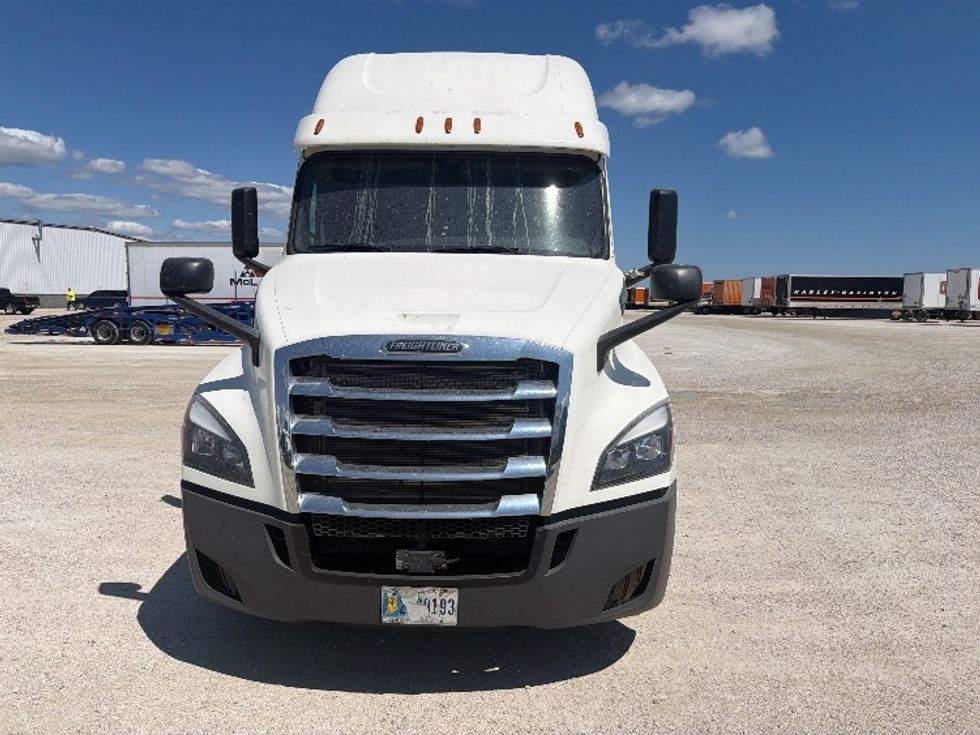 Sleeper Tractor-Heavy Duty Tractors-Freightliner-2020-T12664ST-Sturtevant-WI-513,752\n\t\tmiles-$ 65,000 - Image 2