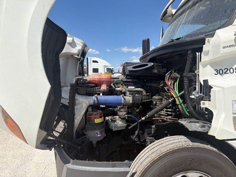Sleeper Tractor-Heavy Duty Tractors-Freightliner-2020-T12664ST-Sturtevant-WI-513,752\n\t\tmiles-$ 65,000 - Image 21