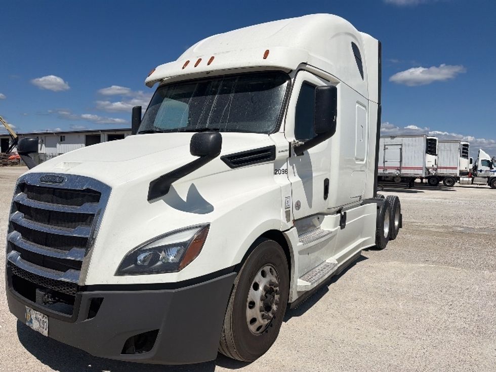 Sleeper Tractor-Heavy Duty Tractors-Freightliner-2020-T12664ST-Sturtevant-WI-513,752\n\t\tmiles-$ 65,000 - Image 3
