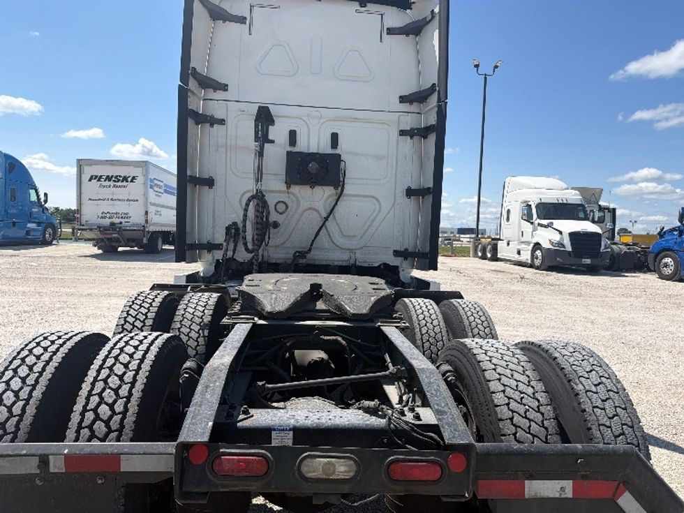 Sleeper Tractor-Heavy Duty Tractors-Freightliner-2020-T12664ST-Sturtevant-WI-513,752\n\t\tmiles-$ 65,000 - Image 6
