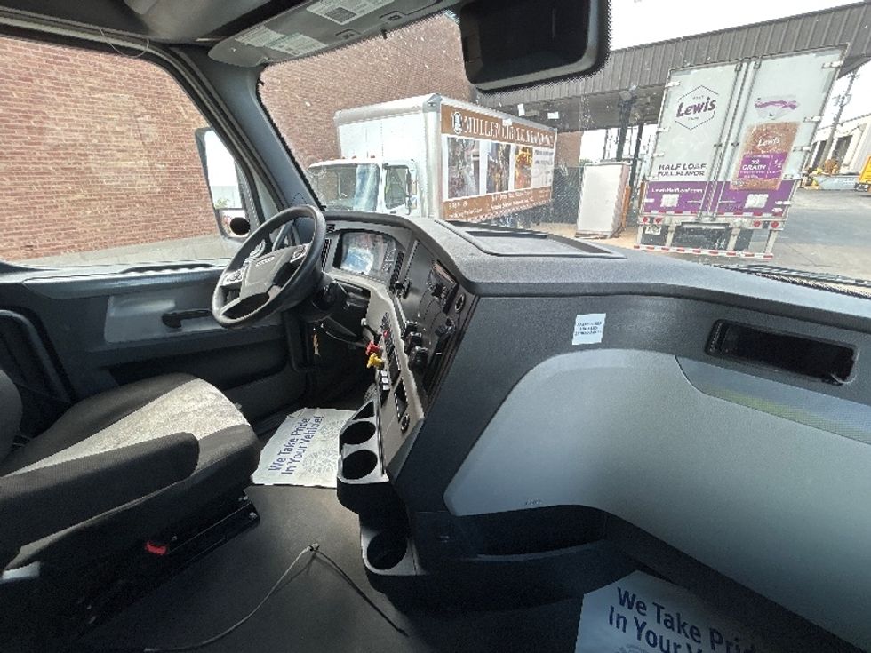 Sleeper Tractor-Heavy Duty Tractors-Freightliner-2020-T12664ST-Sturtevant-WI-579,580\n\t\tmiles-$ 54,750 - Image 14