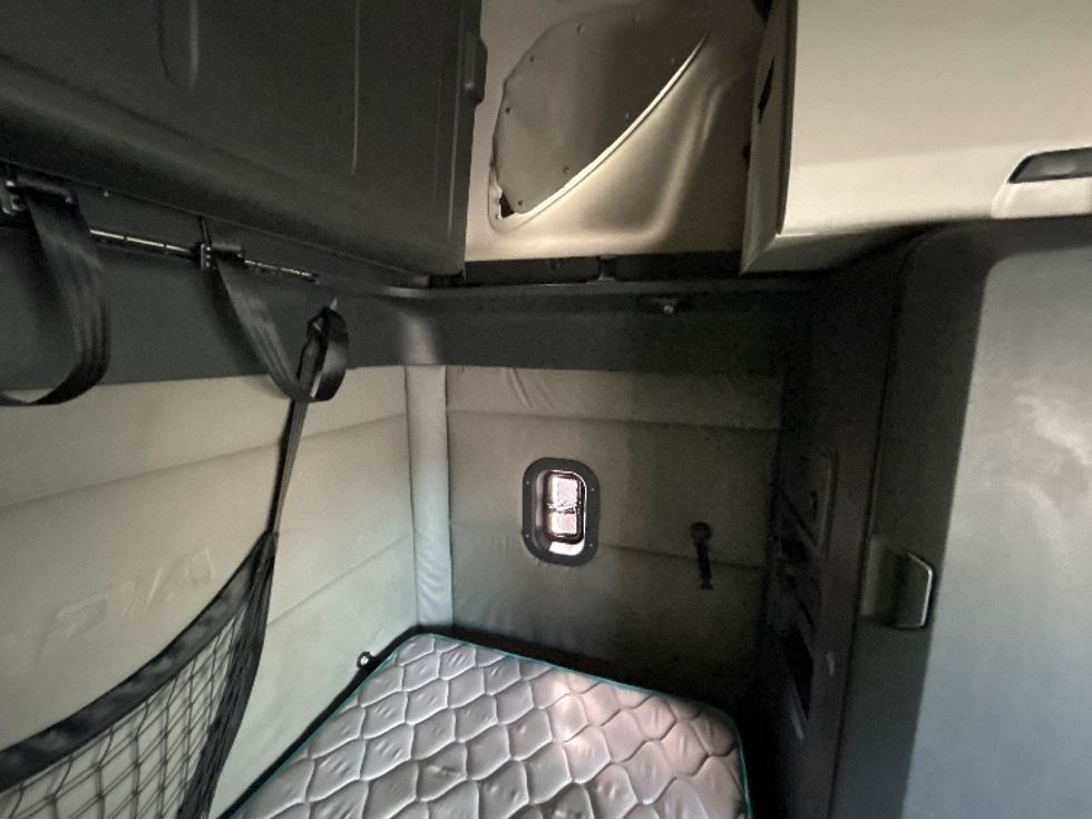 Sleeper Tractor-Heavy Duty Tractors-Freightliner-2020-T12664ST-Sturtevant-WI-579,580\n\t\tmiles-$ 54,750 - Image 17