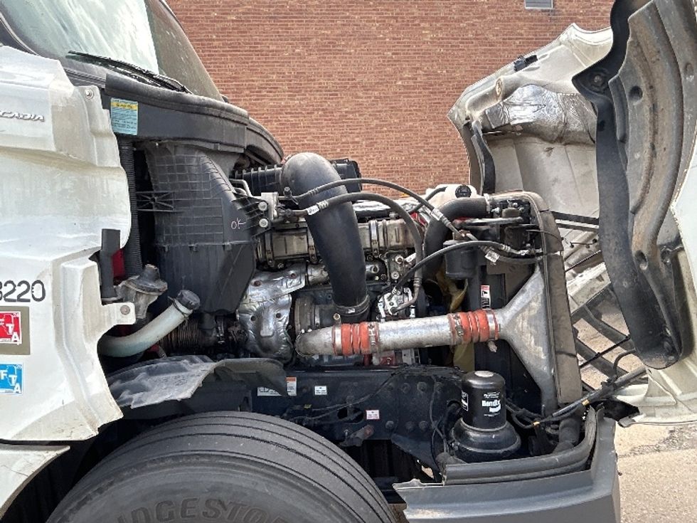 Sleeper Tractor-Heavy Duty Tractors-Freightliner-2020-T12664ST-Sturtevant-WI-579,580\n\t\tmiles-$ 54,750 - Image 19