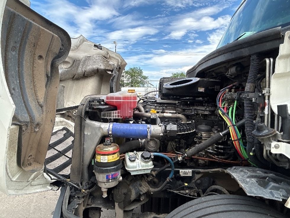 Sleeper Tractor-Heavy Duty Tractors-Freightliner-2020-T12664ST-Sturtevant-WI-579,580\n\t\tmiles-$ 54,750 - Image 20